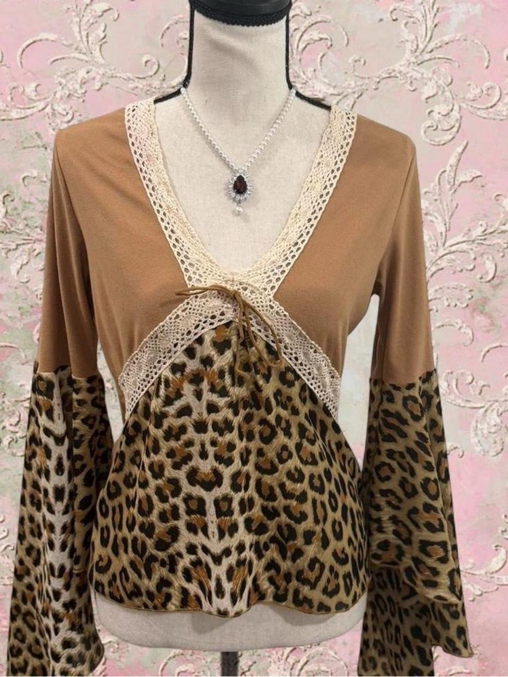Good Condition | S Leopard print bell sleeve top with lace trim and tie front
